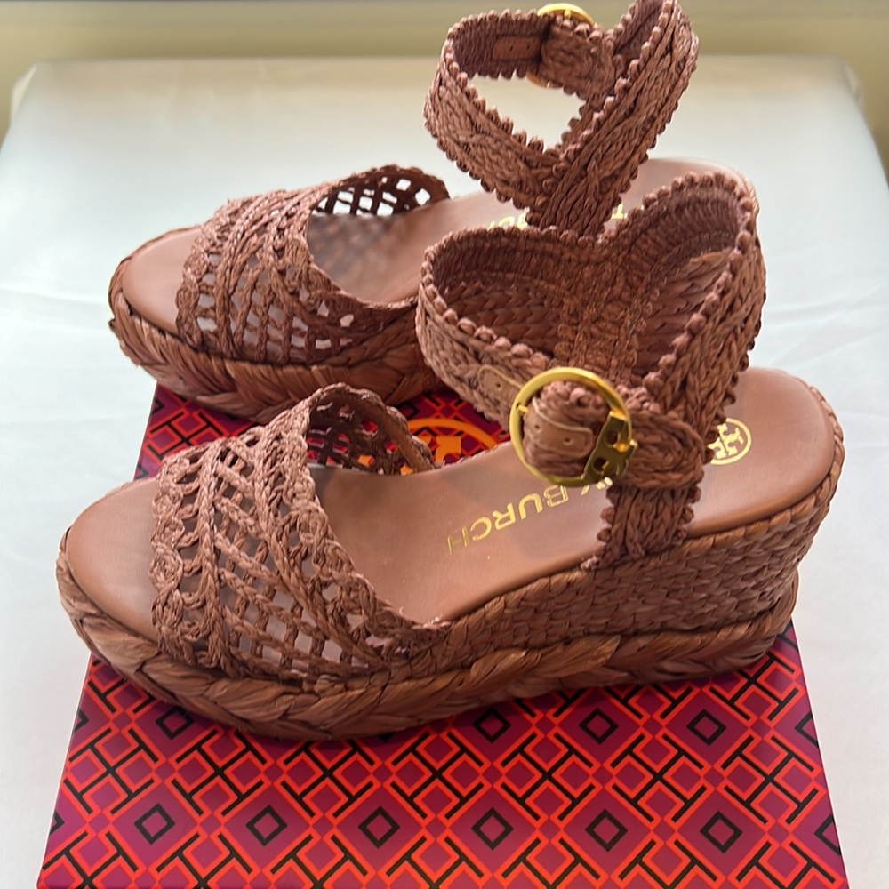 Excellent Tory Burch Rafia Wedge with Box - Picture 4 of 8